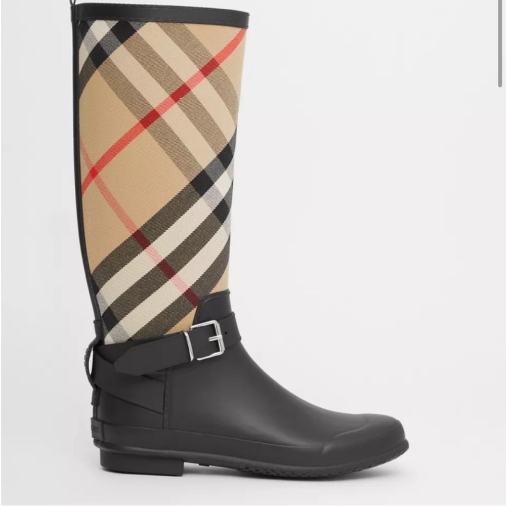 Burberry rain boots worn 2x excellent condition.